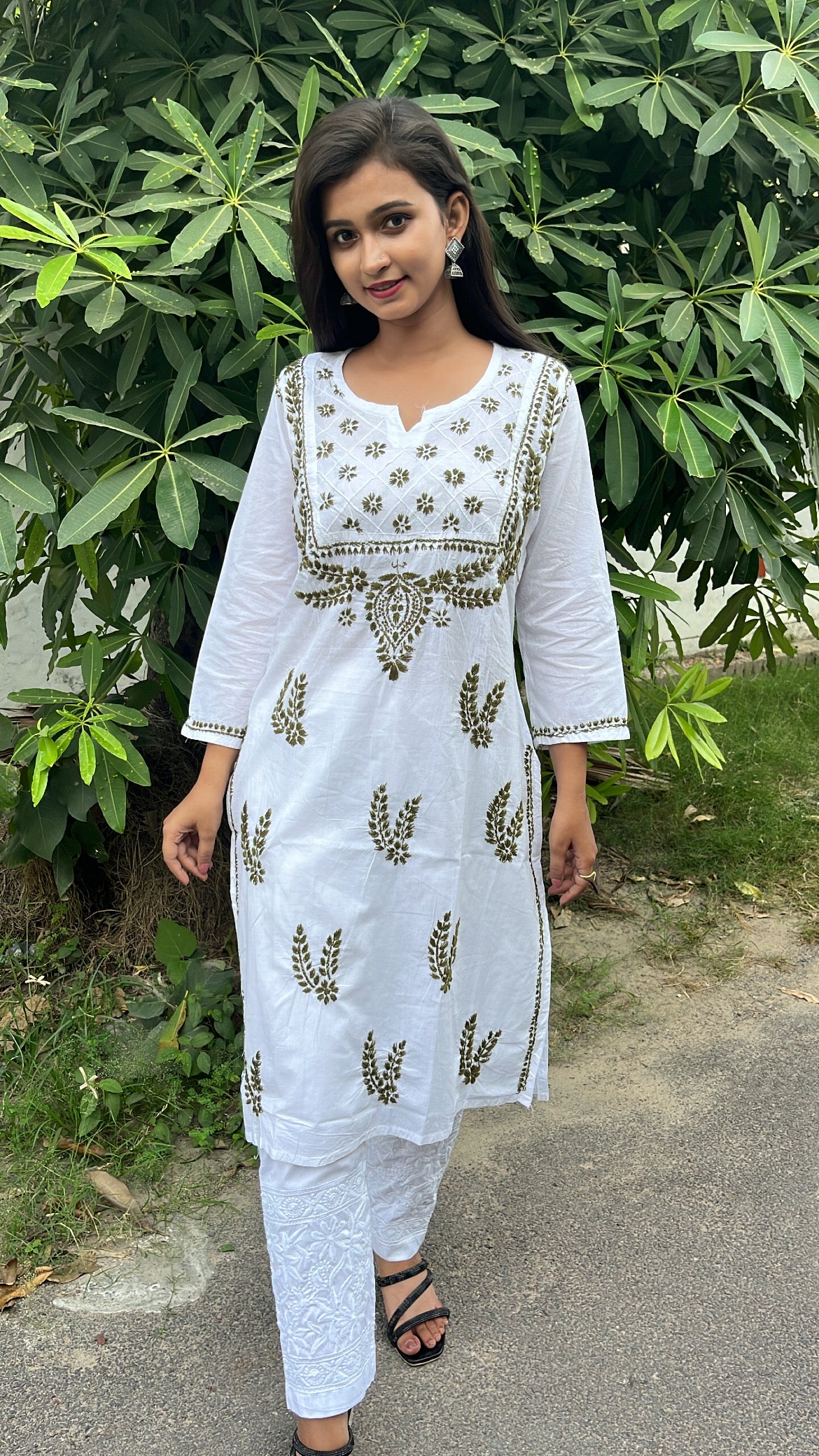 Sarvari Hand Crafted Chikankari Straight Kurta