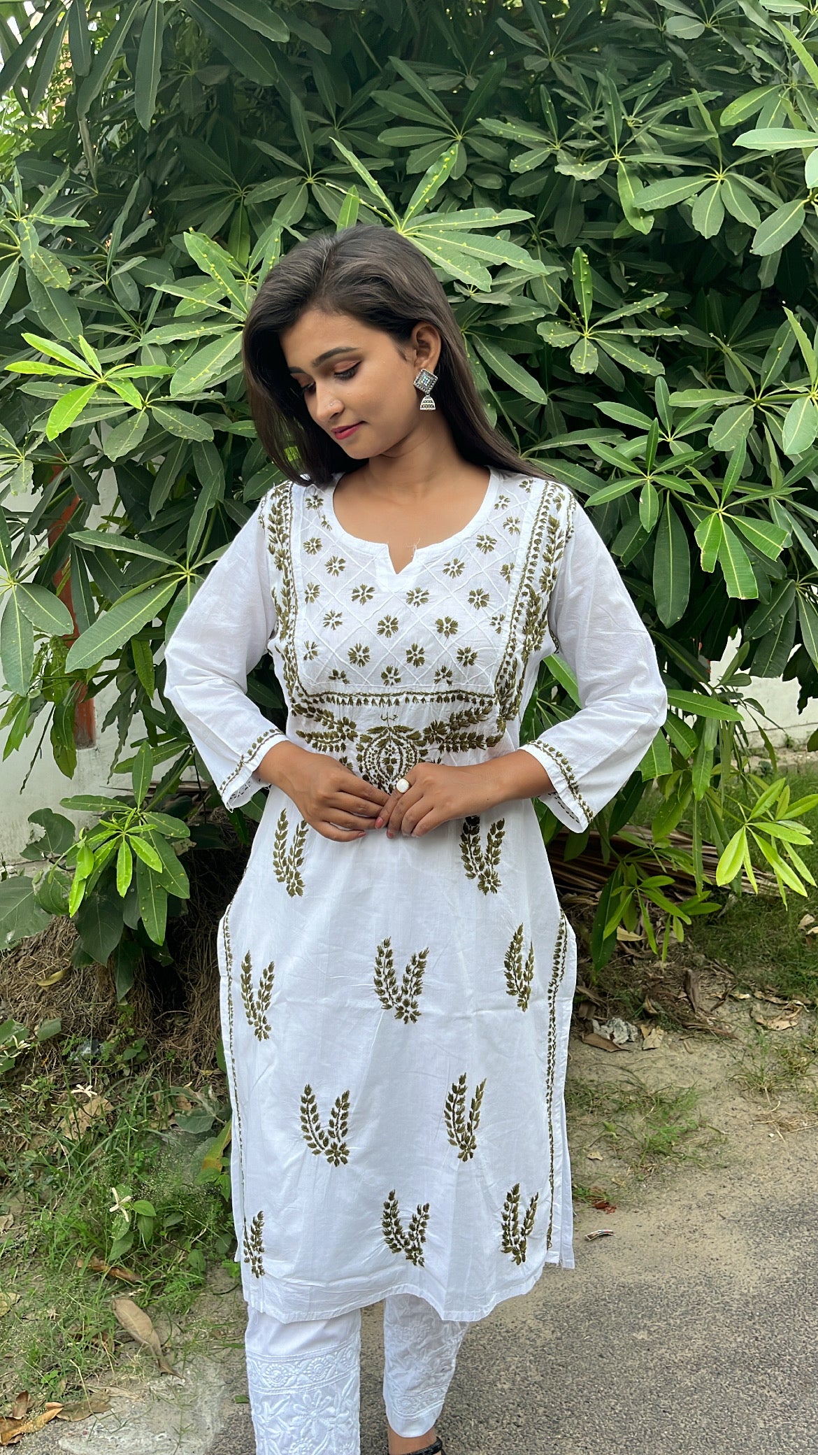 Sarvari Hand Crafted Chikankari Straight Kurta