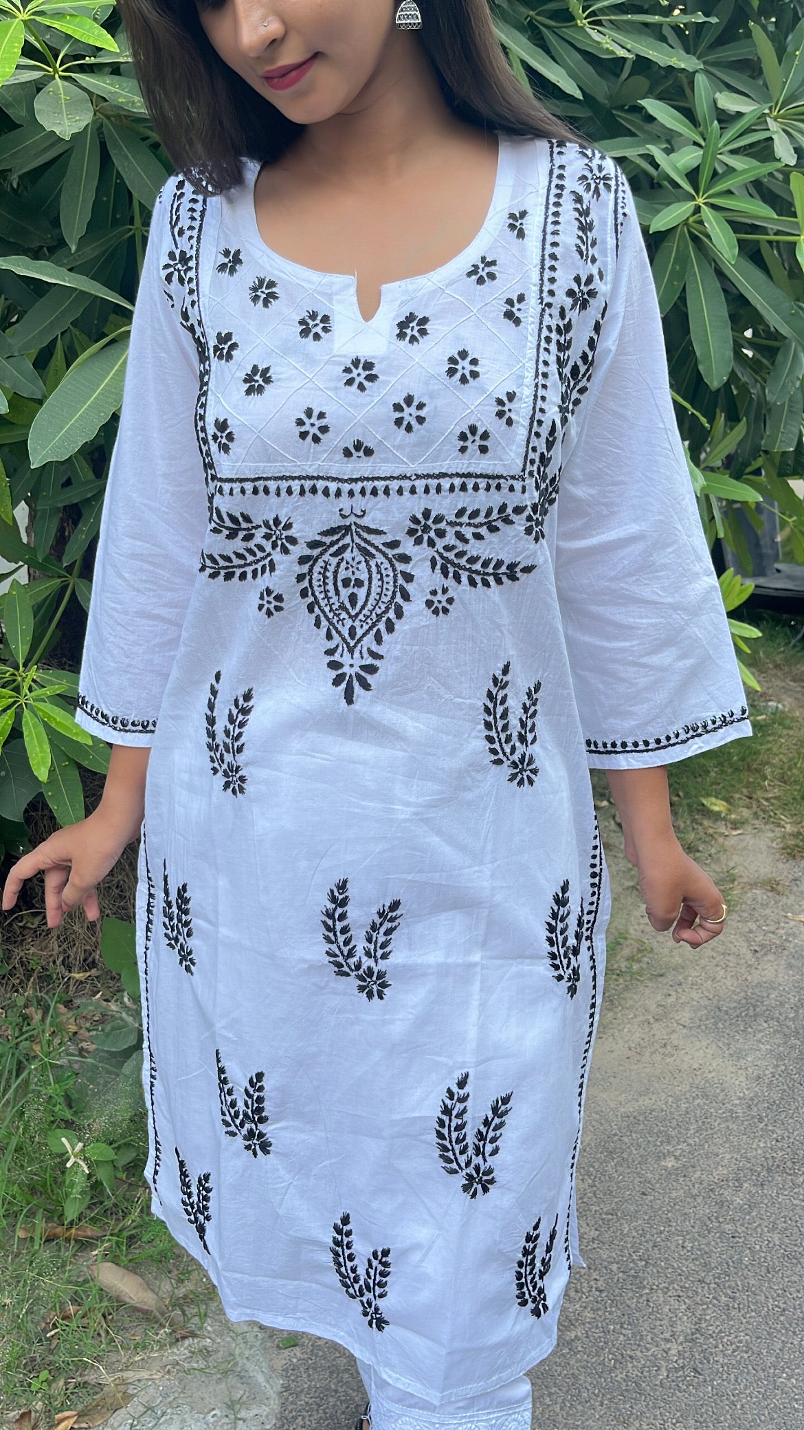 Sarvari Hand Crafted Chikankari Straight Kurta