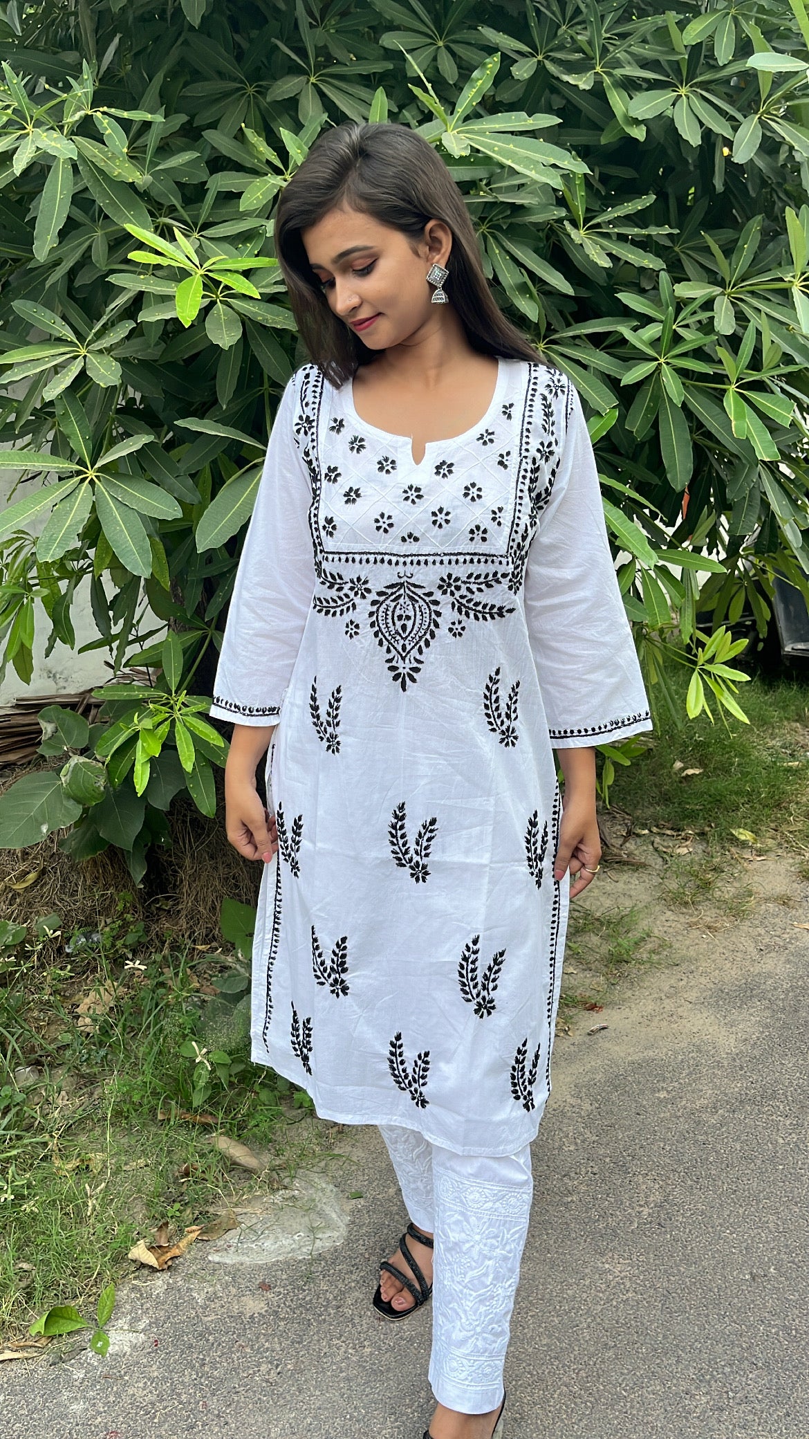 Sarvari Hand Crafted Chikankari Straight Kurta