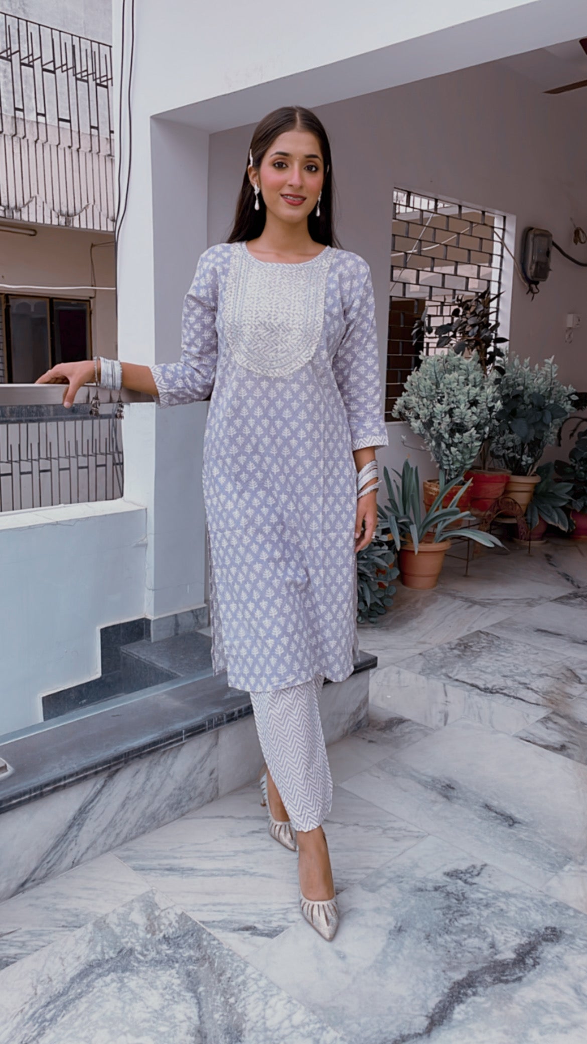 SARAH VISCOSE CHIKANKARI KURTA SET