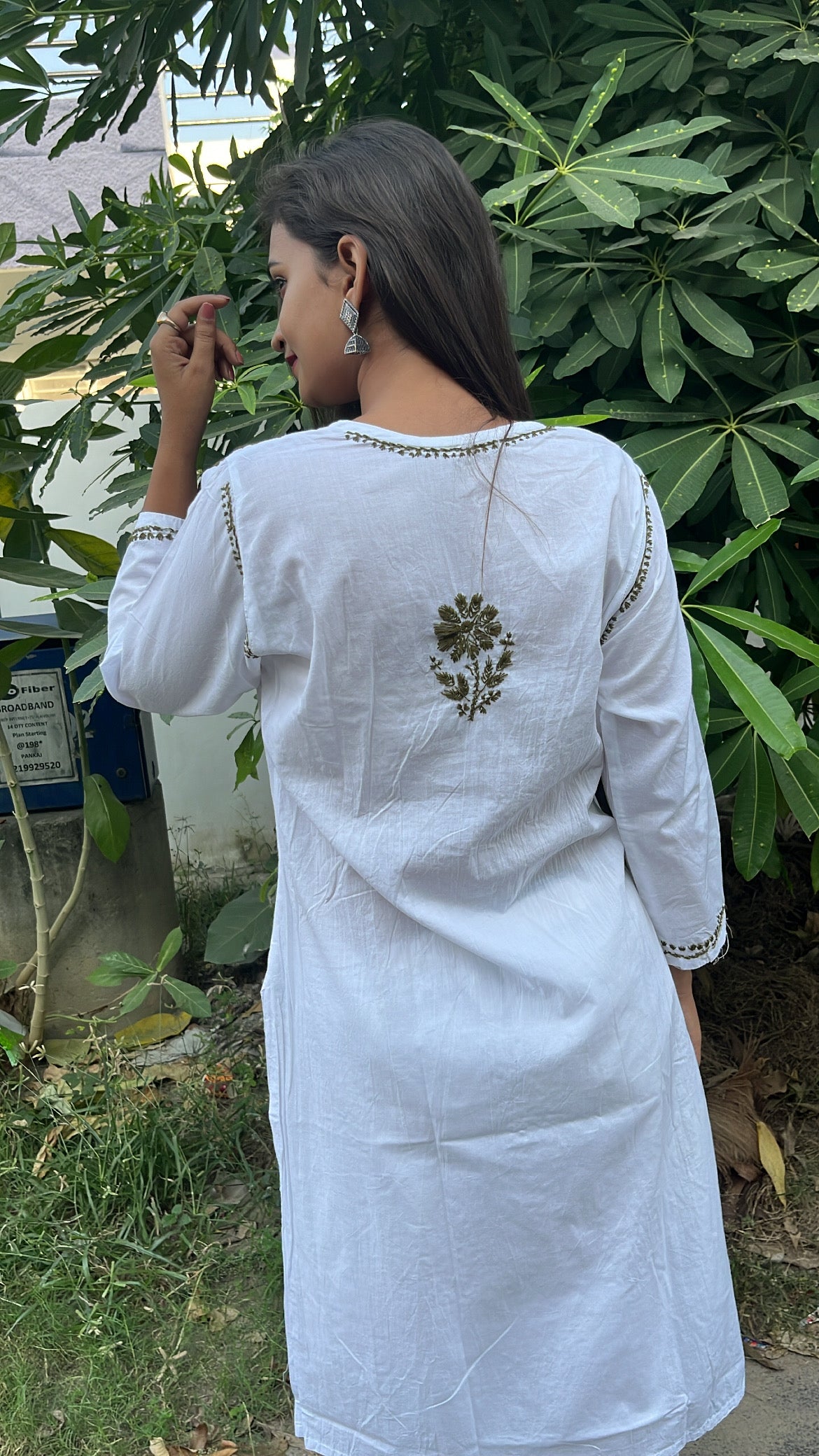 Sarvari Hand Crafted Chikankari Straight Kurta