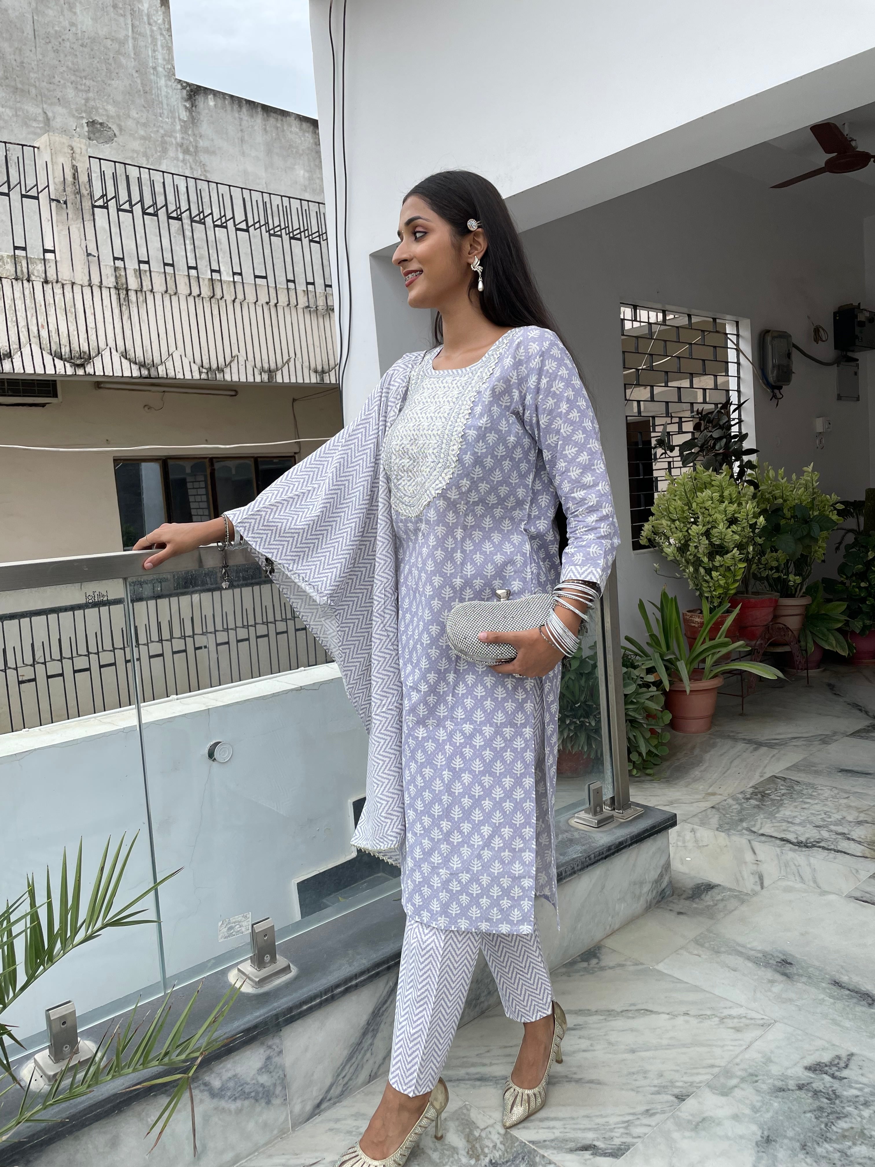 SARAH VISCOSE CHIKANKARI KURTA SET