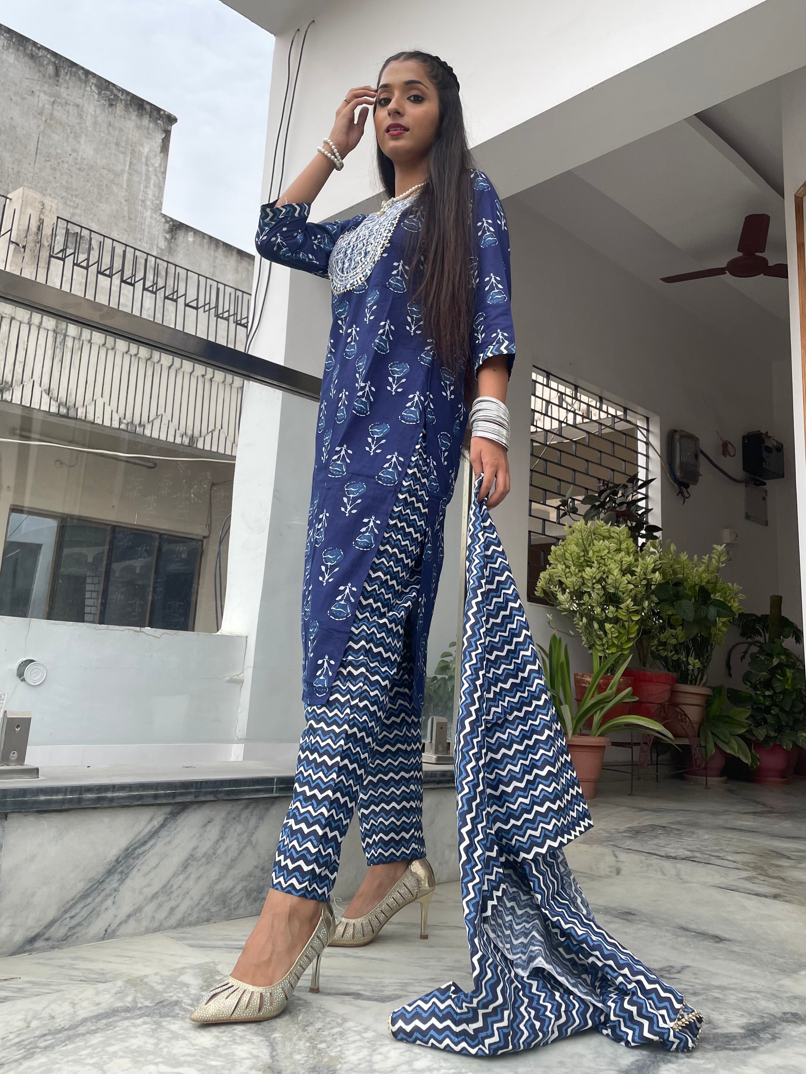 MOHINI VISCOSE CHIKANKARI KURTA SET