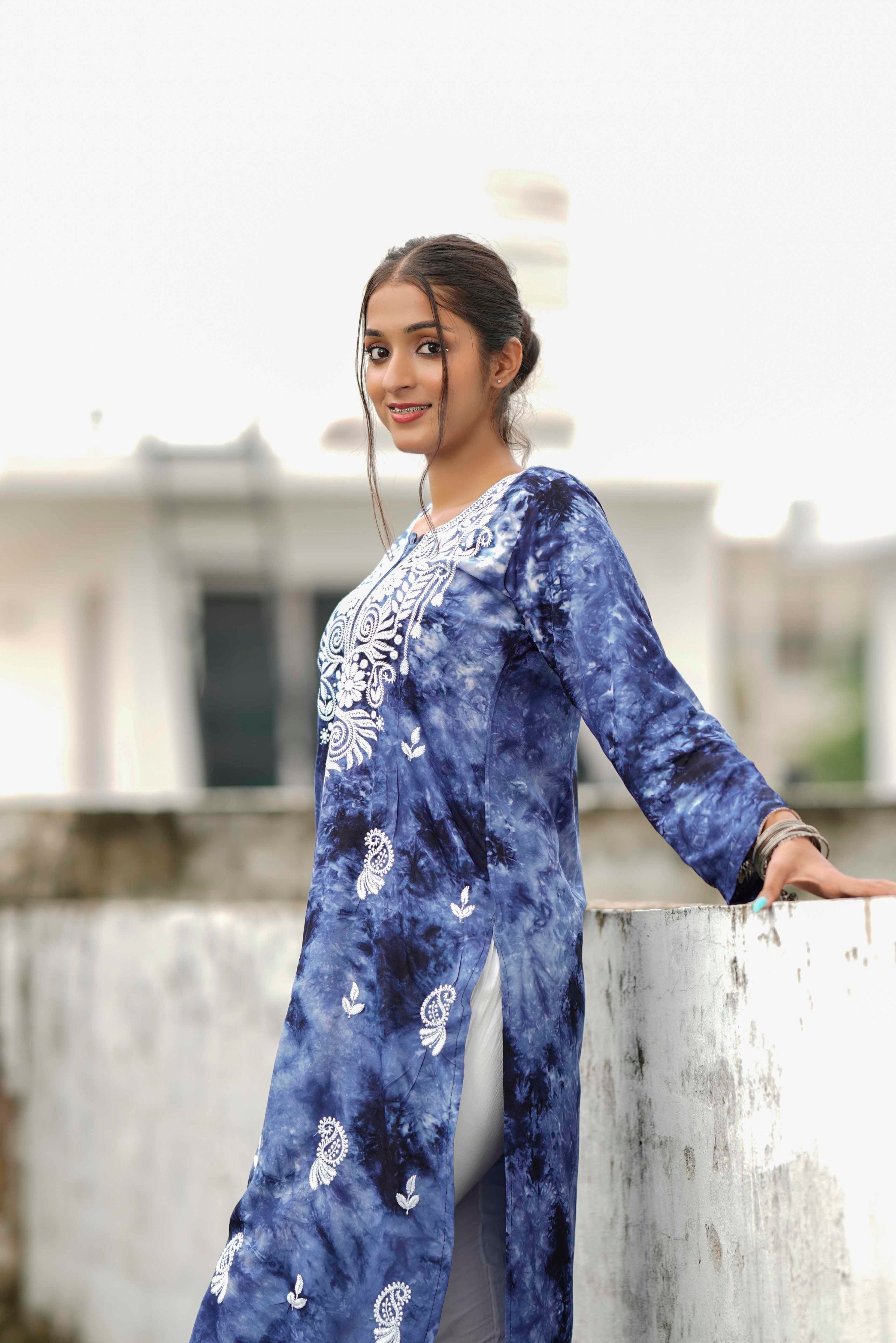 BLUE GRADIENT LUCKHNAVI CHIKANKARI KURTA