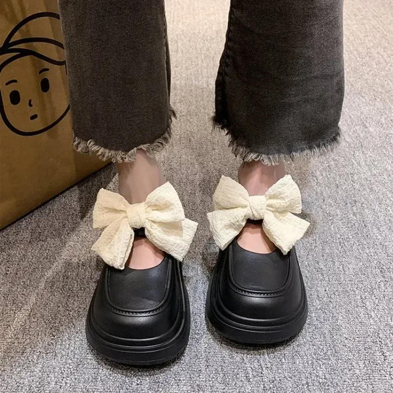 Clog Sandals Women: Lightweight Summer Pumps with Breathable Cutouts, Ideal Casual Beachwear for Women and Comfortable Men's Summer Clogs